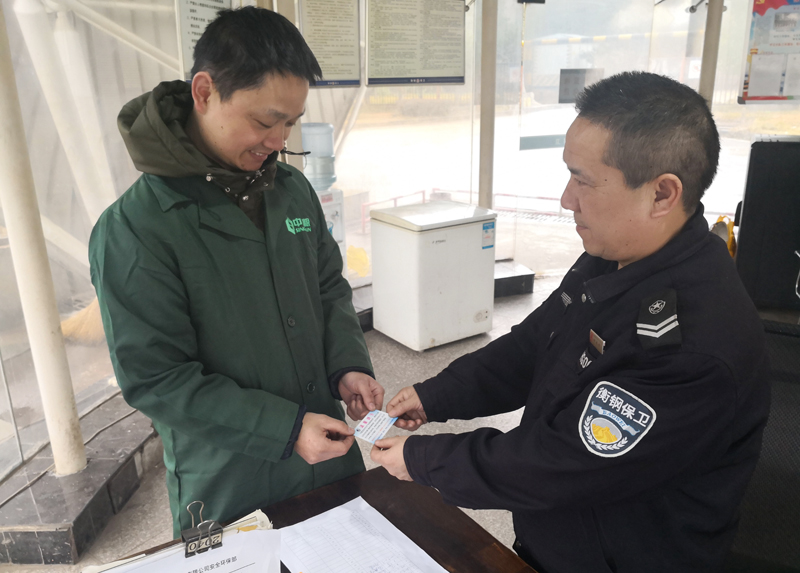 小小卡片作用大  織密監督舉報網(wǎng)